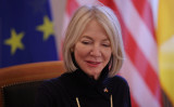 2月17日、ベルリンに到着したグートマン新駐ドイツ米国大使。以前はペンシルバニア大学の学長を務めていた（Sean Gallup/Getty Images）