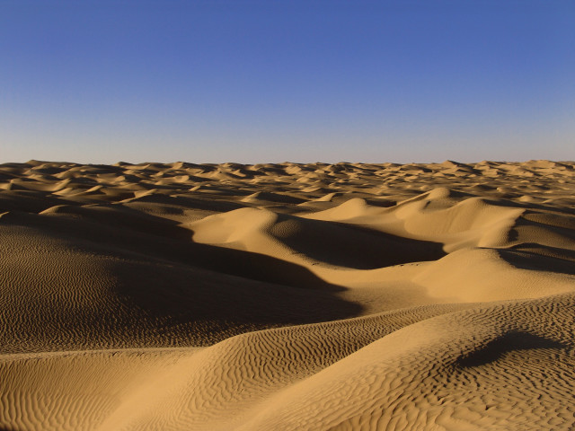 中国タクラマカン砂漠。（まあこ / PIXTA）